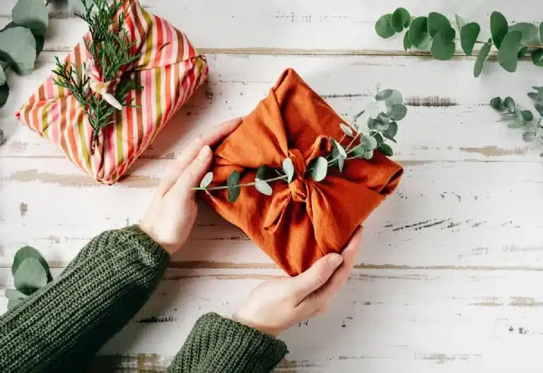 Geen strikken, geen kransen; 11 innovatieve ideeën voor het versieren van uw kerstboom